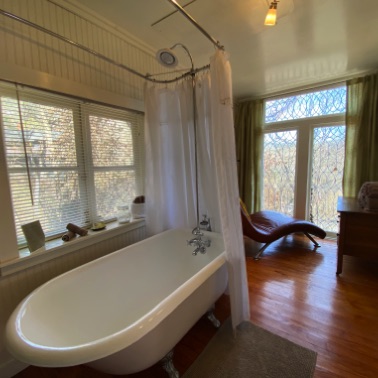 Tub / Lounge